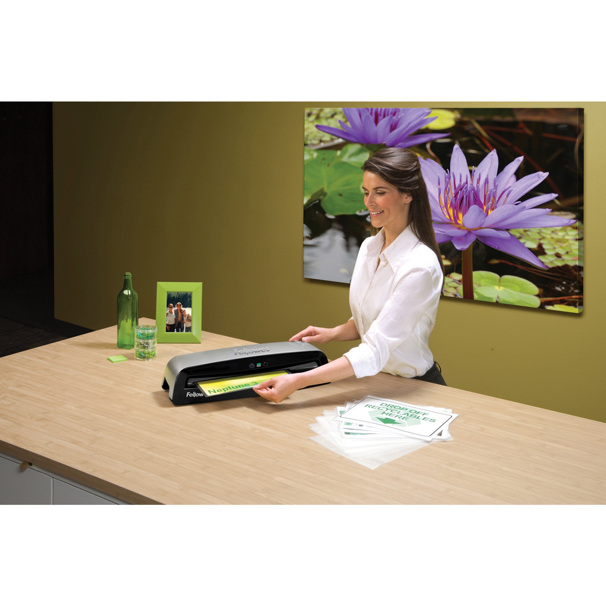 Wholesale Laminators: Discounts on Fellowes Neptune&trade;3 125 Laminator with Pouch Starter Kit FEL5721401